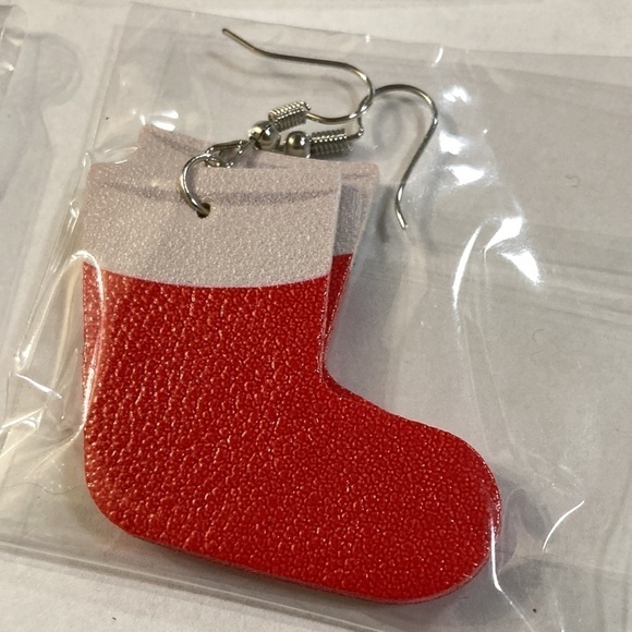 NEW! 10 PAIRS OF CHRISTMAS FAUX LEATHER DROP/DANGLE EARRINGS - Picture 11 of 14